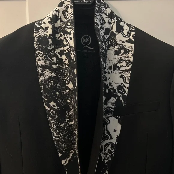 Alexander McQueen Black Tuxedo with White Accents - Picture 9 of 9